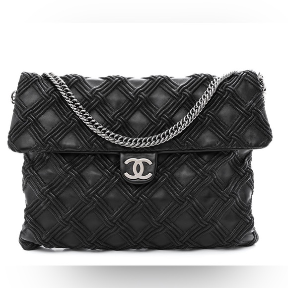 AUTHENTIC LARGE CHANEL WALK OF FAME LAMB SKIN FLAP - Picture 11 of 15